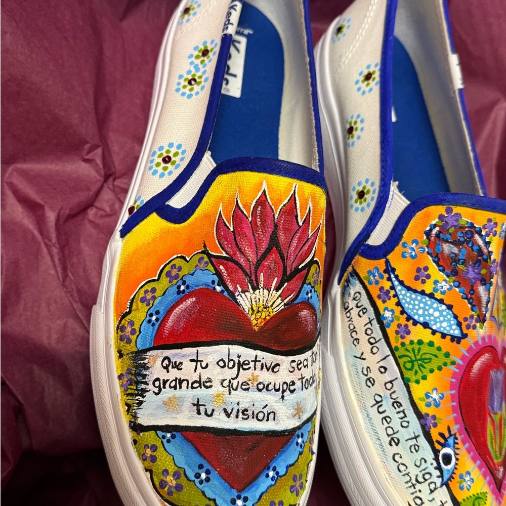 Hand painted - Picture 2 of 2